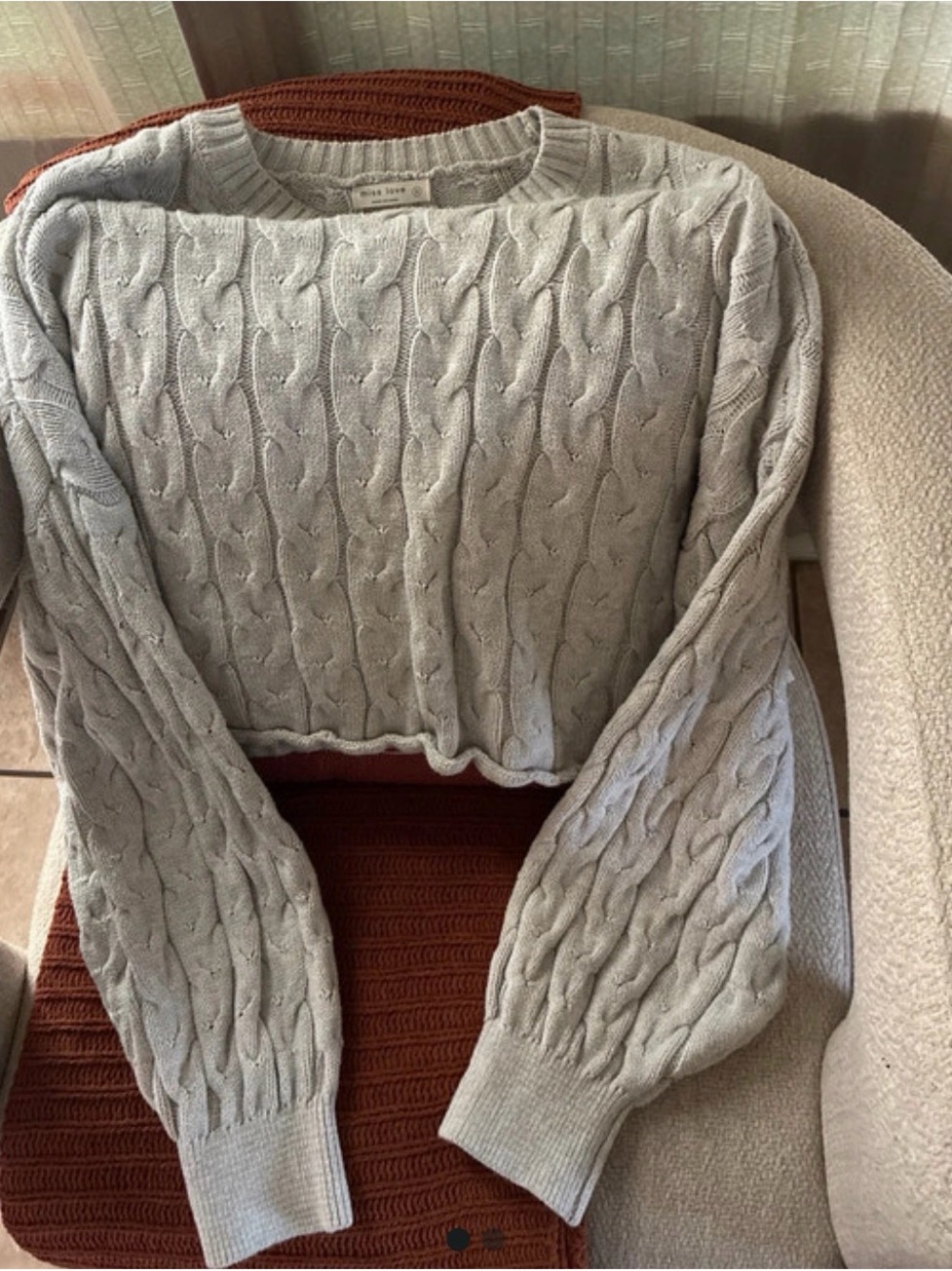 Cropped Cable-Knit Crewneck Sweater - Light Gray